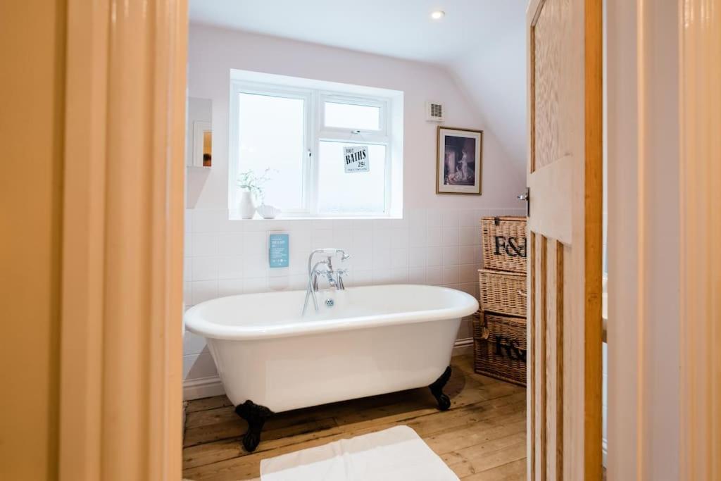 Spacious Home, Minutes Fom The Beach, Free Parking, Large Garden Area, Pets Welcome! Whitstable Exterior foto