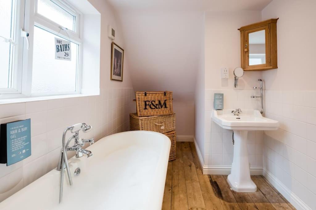 Spacious Home, Minutes Fom The Beach, Free Parking, Large Garden Area, Pets Welcome! Whitstable Exterior foto